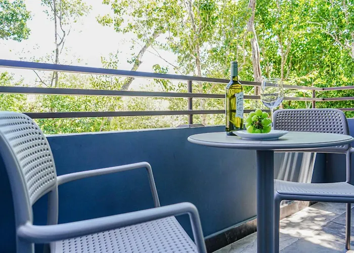 Apartment Chic 1brprivate Balcony Sauna, Gym & Wifi *